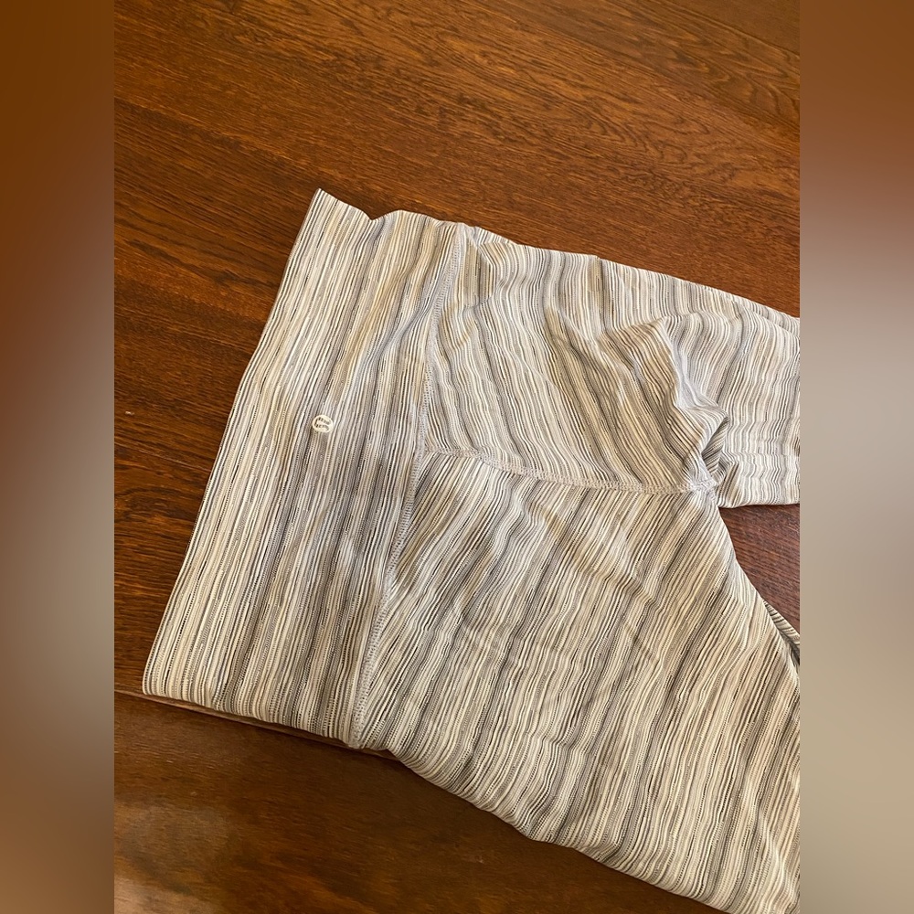 Lululemon like new wunder under size 8